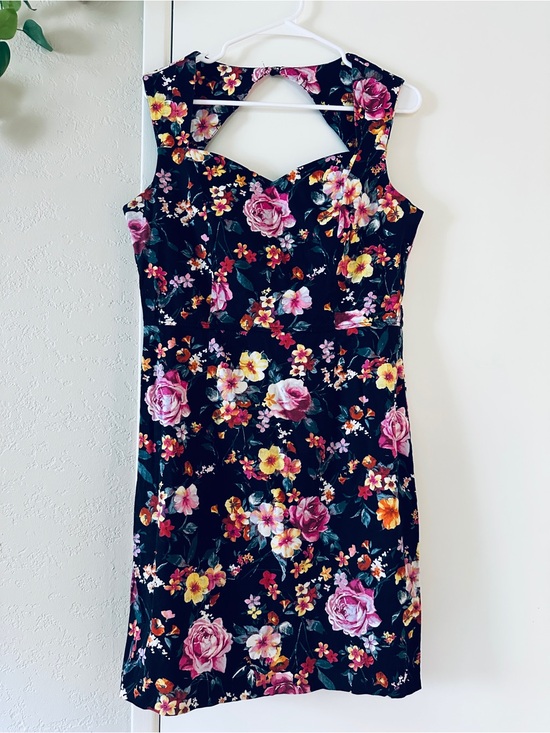 Kara Girl Dresses & Skirts - Kara Girl Dress Sz Large Sleeveless Floral Cutout Midi or knee length